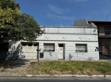 Casa · 130m² · 3 Ambientes · 2 Cocheras · Casa Refaccionar en Lote 296 m²
