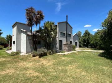 Casa · 323m² · 6 Ambientes · 4 Cocheras · Venta Casa 6 Ambientes Gran Parque y Pileta