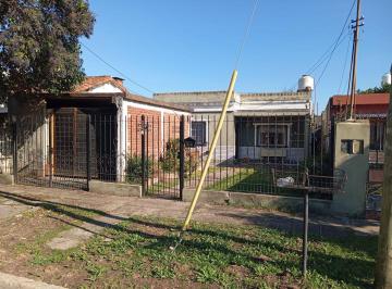 Casa · 140m² · 5 Ambientes · 1 Cochera · Casa 3 Dorm. Venta Burzaco con Depto Interno