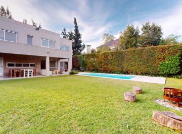 Casa · 179m² · 6 Ambientes · 2 Cocheras · Casa 6 Amb en Venta en La Damasia C/pileta y Parqu