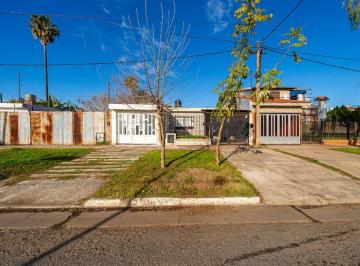 Casa · 89m² · 4 Ambientes · 2 Cocheras · Casa en Venta a Refaccionar en San Lorenzo
