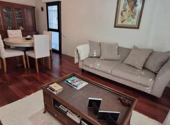Casa · 177m² · 10 Ambientes · 1 Cochera