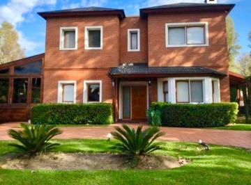 Casa · 172m² · 4 Ambientes · 2 Cocheras · Venta Casa 4 Amb Piscina Campos de Alvarez