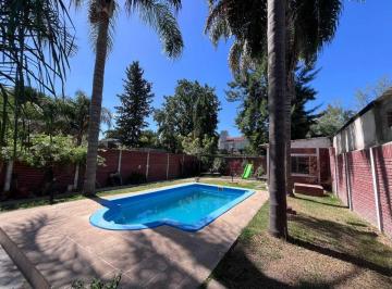 Casa · 90m² · 3 Ambientes · 2 Cocheras · Casa con Piscina Sobre Lote de 367 m² Udaondo