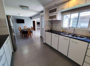Casa · 267m² · 5 Ambientes · 2 Cocheras · Casa Venta 5 Amb El Palomar Pileta Posee Planos