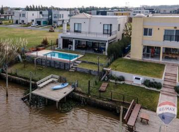 Casa · 226m² · 5 Ambientes · 2 Cocheras · Barrio Nautico El Canal Villanueva Tigre