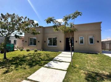 Casa · 154m² · 4 Ambientes · 2 Cocheras · Venta Casa Pilar del Este Santa Emilia - Pilar