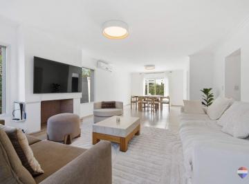 Casa · 219m² · 6 Ambientes · 1 Cochera · Casa en Venta en La Caballeriza Pilar