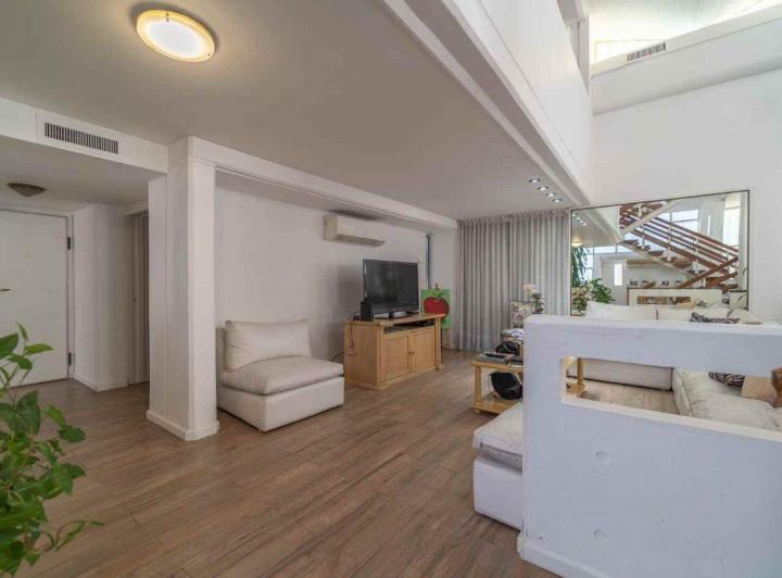 Casa · 550m² · 5 Ambientes · 2 Cocheras