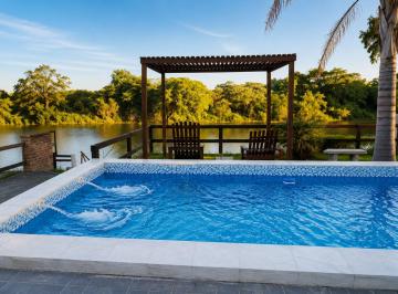 Casa · 130m² · 4 Ambientes · 2 Cocheras · Venta de Casa en El Helvecia