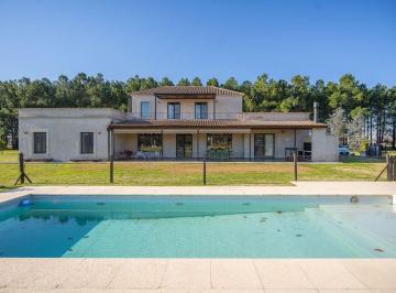 Casa · 230m² · 5 Ambientes · Venta Casa 5 Amb 1 Ha La Macarena Pileta Crédito