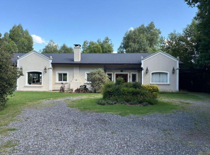 Casa · 240m² · 4 Ambientes · 1 Cochera