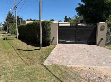 Casa · 162m² · 4 Ambientes · 1 Cochera · Venta Casa Piscina Yparrilla. Pavon (Ruta6yruta8)