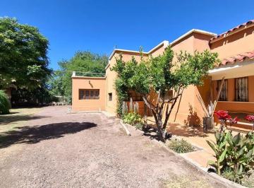Quinta vacacional · 567m² · 8 Dormitorios · 6 Cocheras · Finca con Casa, Departamentos y Galpón en Venta