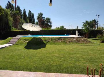 Quinta vacacional · 120m² · 2 Dormitorios · 2 Cocheras · Casa Quinta con Quincho y Pileta Rodeo del Medio