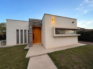 Casa · 108m² · 4 Ambientes · 1 Cochera · Casa Moderna en Venta Chachingo - Maipú