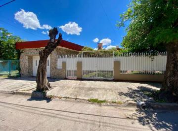 Casa · 110m² · 5 Ambientes · 2 Cocheras · Venta de Hermosa Casa 5 Ambientes en Villa Celina