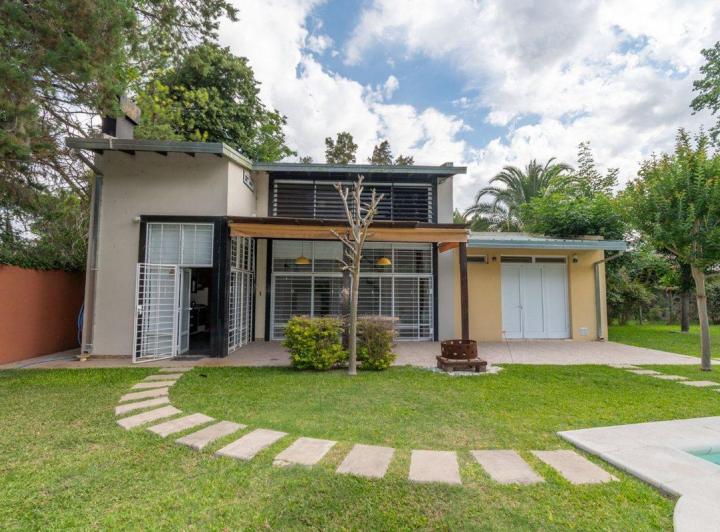 Casa · 108m² · 2 Ambientes · 1 Cochera