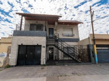 Casa · 75m² · 6 Ambientes · Casa de Tres Dorm. Planta Alta - Tiro Suizo