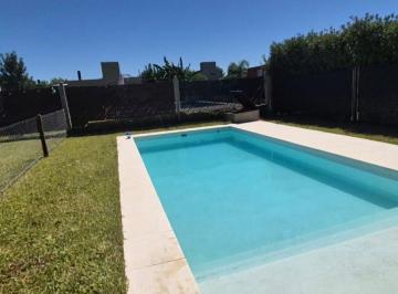 Casa · 40m² · 2 Ambientes · Venta Quincho con Pileta en Barrio Las Tardes