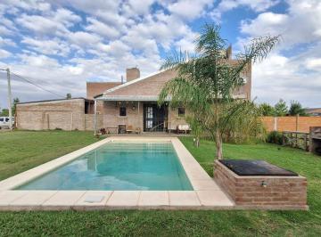 Casa · 83m² · 3 Ambientes · Casa con Parque y Pileta Fincas de Ibarlucea