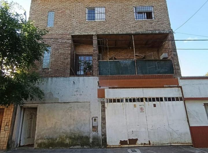 Casa · 270m² · 5 Ambientes · 1 Cochera
