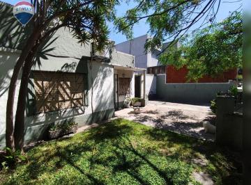 Casa · 98m² · 4 Ambientes · 1 Cochera · Venta Casa 4 Amb Villa Lynch con Patio y Cochera