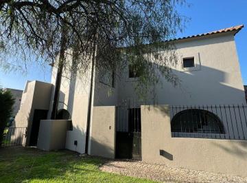 Casa · 198m² · 6 Ambientes · 2 Cocheras · Venta Casa en Bo Septiembre Escobar Apto Credito