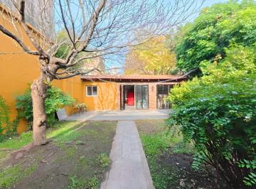 Casa · 140m² · 5 Ambientes · 1 Cochera · Venta de Casa en Villa del Parque Coch 4 Dormit