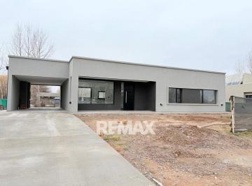 Casa · 150m² · 4 Ambientes · 1 Cochera · Casa 3 Dorm. en Venta, Canales de Plottier