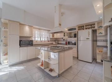 Casa · 278m² · 6 Ambientes · 1 Cochera · Venta Casa 6 Ambientes con Jardin Santos Lugares