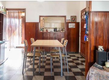 Casa · 292m² · 4 Ambientes · 1 Cochera · Casa + Departamento en Venta en Berisso con Pileta
