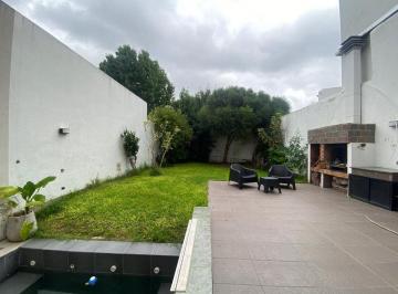 Casa · 190m² · 5 Ambientes · 2 Cocheras · Casa en Venta en La Plata