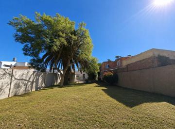 Casa · 63m² · 3 Ambientes · 2 Cocheras · Venta Casa 3 Amb con Parque, Bernal Este. Apta Cred