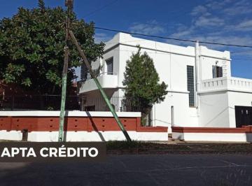 Casa · 204m² · 5 Ambientes · 1 Cochera · Casa 5 Ambientes en Bernal Centro en Venta