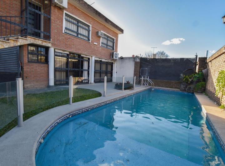 Casa · 170m² · 3 Ambientes · 2 Cocheras