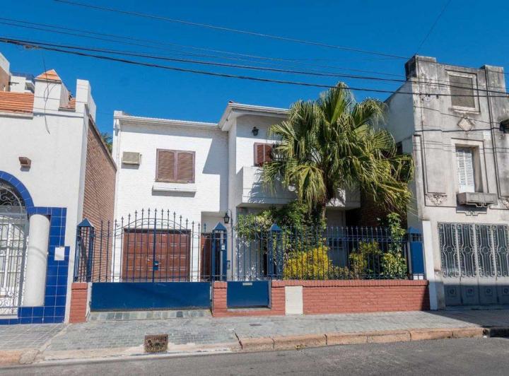 Casa · 408m² · 7 Ambientes · 2 Cocheras