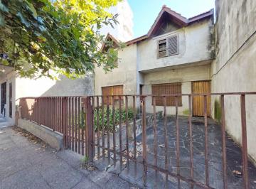 Casa · 120m² · 5 Ambientes · Casa 5 Amb con Gran Jardín y Pileta Lote Propio
