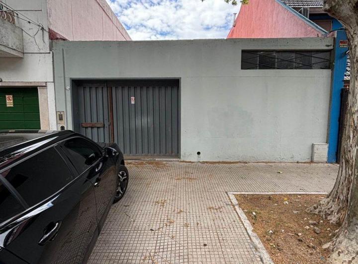 Casa · 240m² · 6 Ambientes · 3 Cocheras