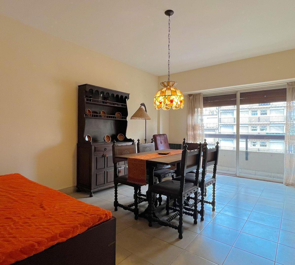 Depto 2 amb, 47m² con balcón y cochera — La Perla