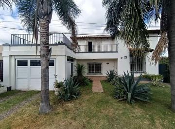 Casa · 339m² · 7 Ambientes · 2 Cocheras · Venta / Casa / Sunchales / Barrio Villa del Parque