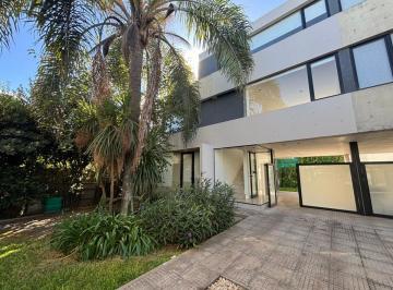 Casa · 70m² · 3 Ambientes · 2 Cocheras · Venta de Triplex de 2 Dorm., en Gonnet