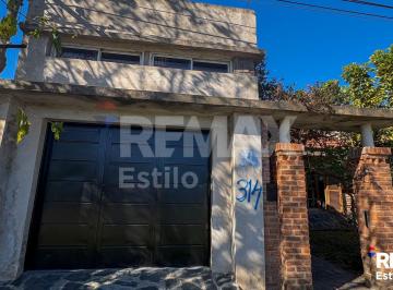 Casa · 130m² · 3 Ambientes · Casa en Venta en Tolosa 2 Dorm. Parque