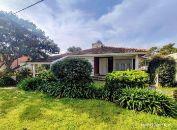 Casa · 228m² · 8 Ambientes · 1 Cochera · Venta Casa 7 Dorm. Pinamar a m del Mar
