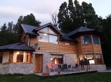 Casa · 190m² · 7 Ambientes · 1 Cochera · Excelente Casa en Km²0 Zona Muy Tranquila