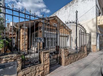 Casa · 163m² · 4 Ambientes · 2 Cocheras · Venta Casa 4 Amb en San Martin con Pileta y Jardín