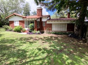 Casa · 212m² · 5 Ambientes · 1 Cochera · Venta Casa + Depto en Los Cocos - Oportunidad