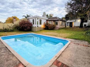 Casa · 216m² · 8 Ambientes · 2 Cocheras · Venta Casa 3 Dorm. Barrio Parque Capital
