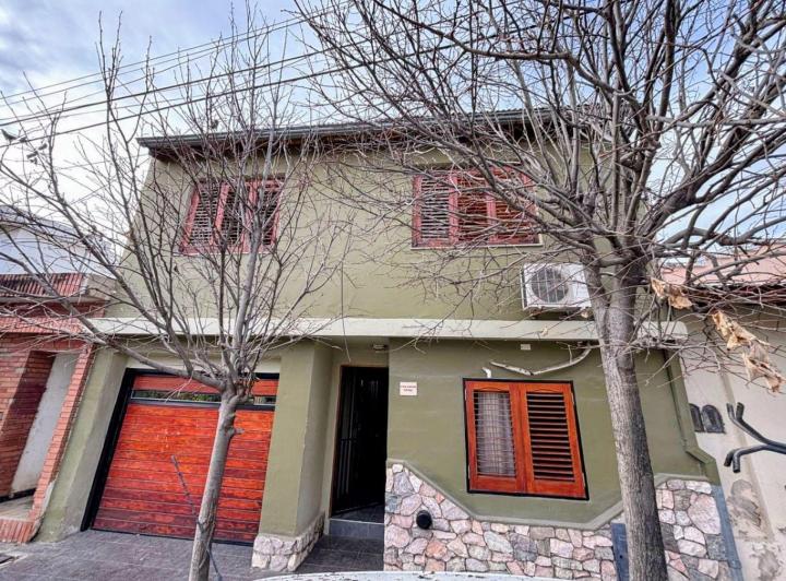 Casa · 137m² · 6 Ambientes · 1 Cochera