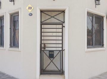 PH · 81m² · 3 Ambientes · 1 Cochera · PH en Venta en Merlo